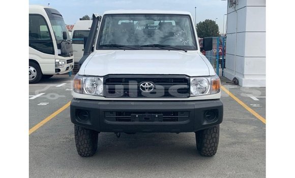 Acheter Import Voiture Toyota Land Cruiser Blanc à Import - Dubai, Central Acheter Import Voiture Toyota Land Cruiser Blanc à Import - Dubai, Central