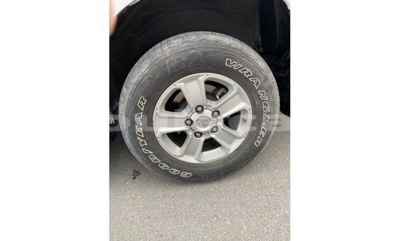 Acheter Import Voiture Toyota Sequoia Blanc à Import - Dubai, Central Acheter Import Voiture Toyota Sequoia Blanc à Import - Dubai, Central