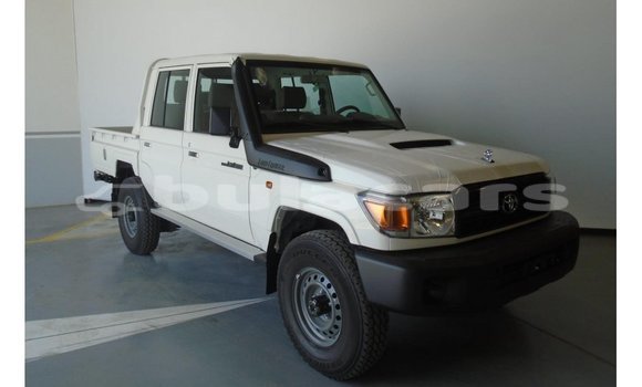 Acheter Import Voiture Toyota Land Cruiser Blanc à Import - Dubai, Central Acheter Import Voiture Toyota Land Cruiser Blanc à Import - Dubai, Central