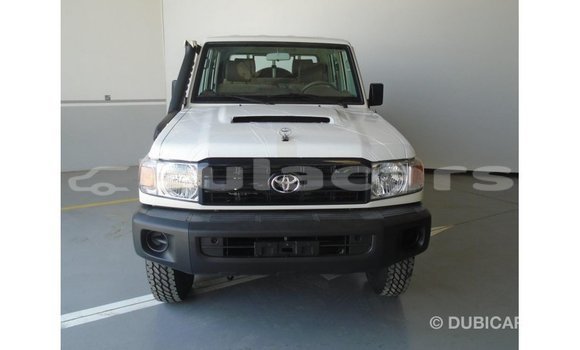 Acheter Import Voiture Toyota Land Cruiser Blanc à Import - Dubai, Central Acheter Import Voiture Toyota Land Cruiser Blanc à Import - Dubai, Central