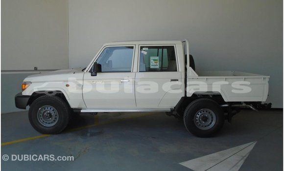 Acheter Import Voiture Toyota Land Cruiser Blanc à Import - Dubai, Central Acheter Import Voiture Toyota Land Cruiser Blanc à Import - Dubai, Central