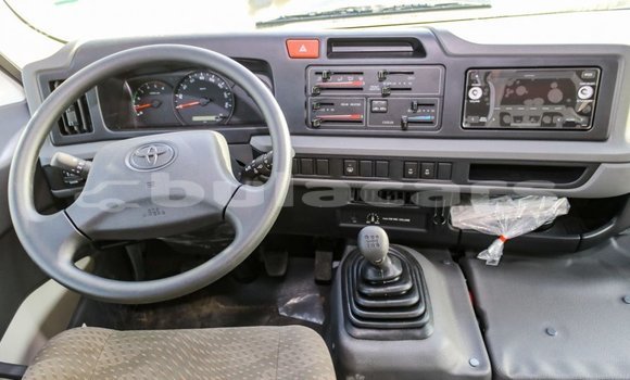 Acheter Import Voiture Toyota Coaster Blanc à Import - Dubai, Central Acheter Import Voiture Toyota Coaster Blanc à Import - Dubai, Central