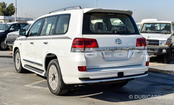 Buy Import Toyota Land Cruiser White Car in Import - Dubai in Central Buy Import Toyota Land Cruiser White Car in Import - Dubai in Central