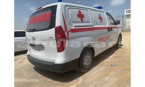 Acheter Import Voiture Hyundai Accent Blanc à Import - Dubai, Central Acheter Import Voiture Hyundai Accent Blanc à Import - Dubai, Central