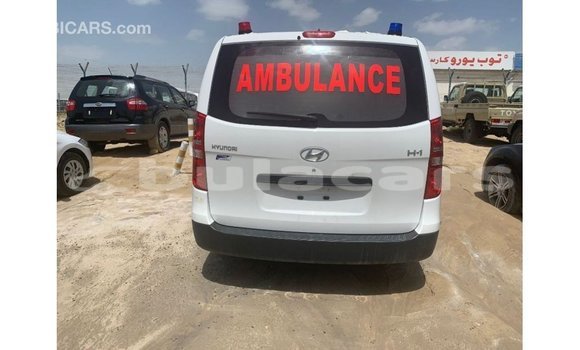 Acheter Import Voiture Hyundai Accent Blanc à Import - Dubai, Central Acheter Import Voiture Hyundai Accent Blanc à Import - Dubai, Central