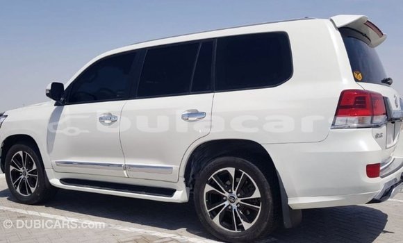 Buy Import Toyota Land Cruiser White Car in Import - Dubai in Central Buy Import Toyota Land Cruiser White Car in Import - Dubai in Central