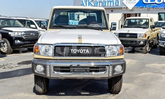 Acheter Import Voiture Toyota Land Cruiser Beige à Import - Dubai, Central Acheter Import Voiture Toyota Land Cruiser Beige à Import - Dubai, Central