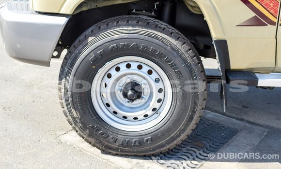 Acheter Import Voiture Toyota Land Cruiser Beige à Import - Dubai, Central Acheter Import Voiture Toyota Land Cruiser Beige à Import - Dubai, Central