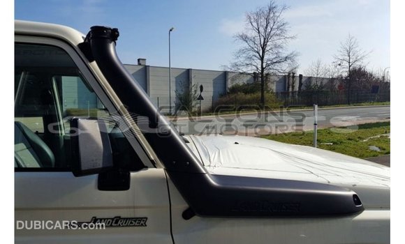 Buy Import Toyota Land Cruiser White Car in Import - Dubai in Central Buy Import Toyota Land Cruiser White Car in Import - Dubai in Central