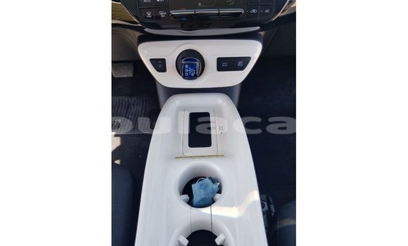 Buy Import Toyota Prius White Car in Import - Dubai in Central Buy Import Toyota Prius White Car in Import - Dubai in Central