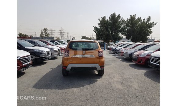 Buy Import Renault 19 Green Car in Import - Dubai in Central Buy Import Renault 19 Green Car in Import - Dubai in Central