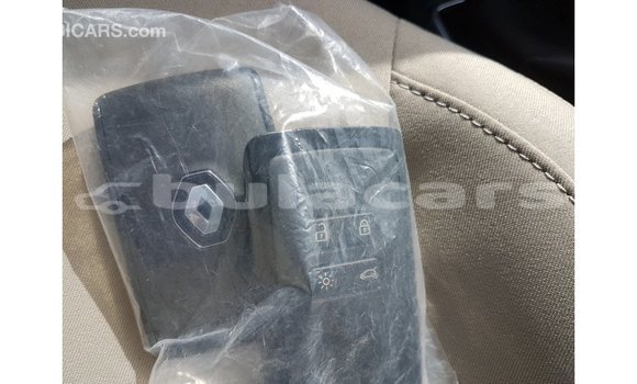 Buy Import Renault 19 Green Car in Import - Dubai in Central Buy Import Renault 19 Green Car in Import - Dubai in Central