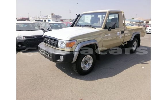 Buy Import Toyota Land Cruiser Beige Car in Import - Dubai in Central Buy Import Toyota Land Cruiser Beige Car in Import - Dubai in Central