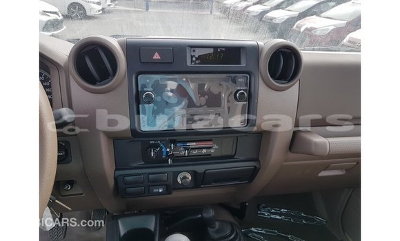 Buy Import Toyota Land Cruiser Beige Car in Import - Dubai in Central Buy Import Toyota Land Cruiser Beige Car in Import - Dubai in Central