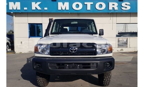 Buy Import Toyota Land Cruiser White Car in Import - Dubai in Central Buy Import Toyota Land Cruiser White Car in Import - Dubai in Central
