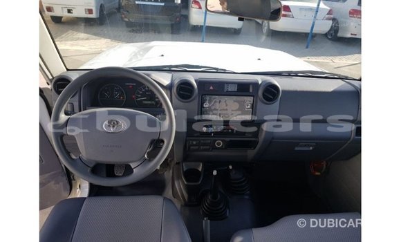 Buy Import Toyota Land Cruiser White Car in Import - Dubai in Central Buy Import Toyota Land Cruiser White Car in Import - Dubai in Central