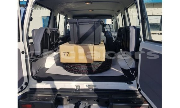 Buy Import Toyota Land Cruiser White Car in Import - Dubai in Central Buy Import Toyota Land Cruiser White Car in Import - Dubai in Central