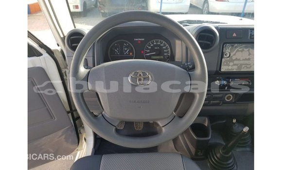 Buy Import Toyota Land Cruiser White Car in Import - Dubai in Central Buy Import Toyota Land Cruiser White Car in Import - Dubai in Central