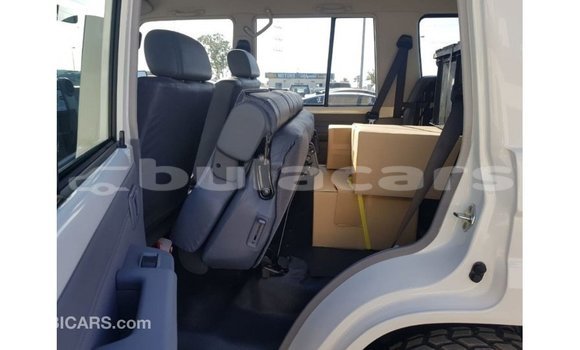 Buy Import Toyota Land Cruiser White Car in Import - Dubai in Central Buy Import Toyota Land Cruiser White Car in Import - Dubai in Central