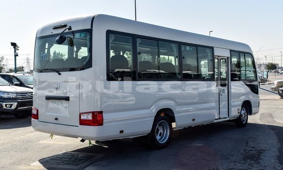 Acheter Import Voiture Toyota Coaster Blanc à Import - Dubai, Central Acheter Import Voiture Toyota Coaster Blanc à Import - Dubai, Central