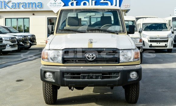 Buy Import Toyota Land Cruiser Beige Car in Import - Dubai in Central Buy Import Toyota Land Cruiser Beige Car in Import - Dubai in Central