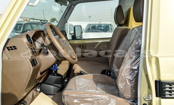 Buy Import Toyota Land Cruiser Beige Car in Import - Dubai in Central Buy Import Toyota Land Cruiser Beige Car in Import - Dubai in Central