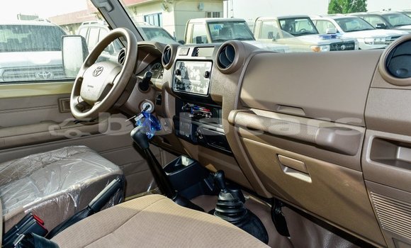 Buy Import Toyota Land Cruiser Beige Car in Import - Dubai in Central Buy Import Toyota Land Cruiser Beige Car in Import - Dubai in Central