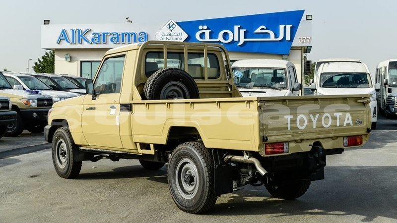 Big with watermark toyota land cruiser central import dubai 6866