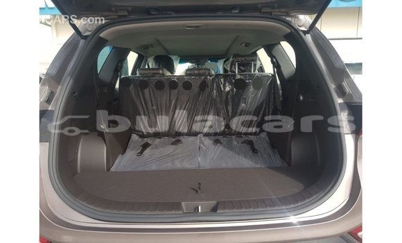 Buy Import Hyundai Santa Fe Other Car in Import - Dubai in Central Buy Import Hyundai Santa Fe Other Car in Import - Dubai in Central