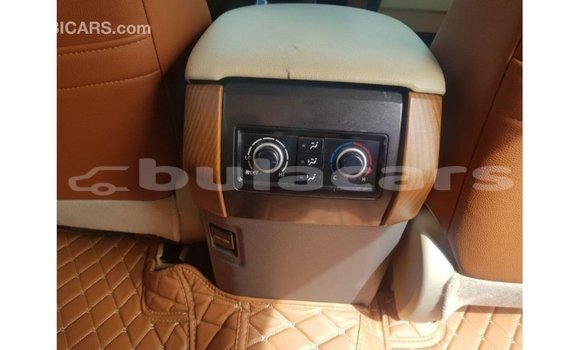 Buy Import Toyota Land Cruiser White Car in Import - Dubai in Central Buy Import Toyota Land Cruiser White Car in Import - Dubai in Central