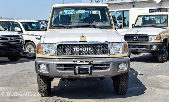 Acheter Import Voiture Toyota Land Cruiser Beige à Import - Dubai, Central Acheter Import Voiture Toyota Land Cruiser Beige à Import - Dubai, Central