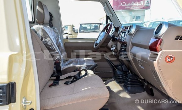 Acheter Import Voiture Toyota Land Cruiser Beige à Import - Dubai, Central Acheter Import Voiture Toyota Land Cruiser Beige à Import - Dubai, Central