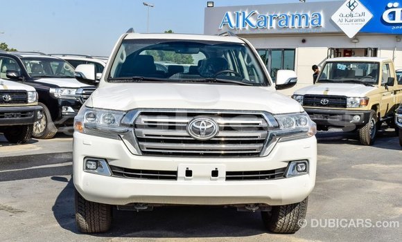 Acheter Import Voiture Toyota Land Cruiser Blanc à Import - Dubai, Central Acheter Import Voiture Toyota Land Cruiser Blanc à Import - Dubai, Central