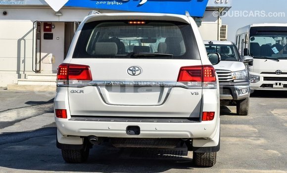 Acheter Import Voiture Toyota Land Cruiser Blanc à Import - Dubai, Central Acheter Import Voiture Toyota Land Cruiser Blanc à Import - Dubai, Central