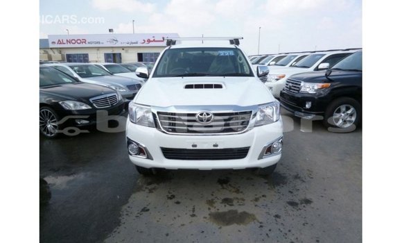 Buy Import Toyota Hilux White Car in Import - Dubai in Central Buy Import Toyota Hilux White Car in Import - Dubai in Central