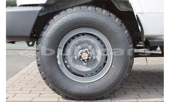 Buy Import Toyota Land Cruiser White Car in Import - Dubai in Central Buy Import Toyota Land Cruiser White Car in Import - Dubai in Central