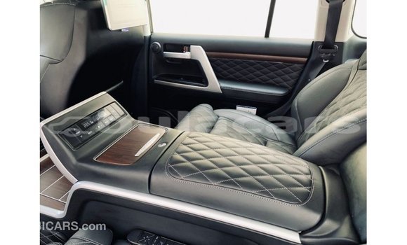 Acheter Import Voiture Toyota Land Cruiser Noir à Import - Dubai, Central Acheter Import Voiture Toyota Land Cruiser Noir à Import - Dubai, Central