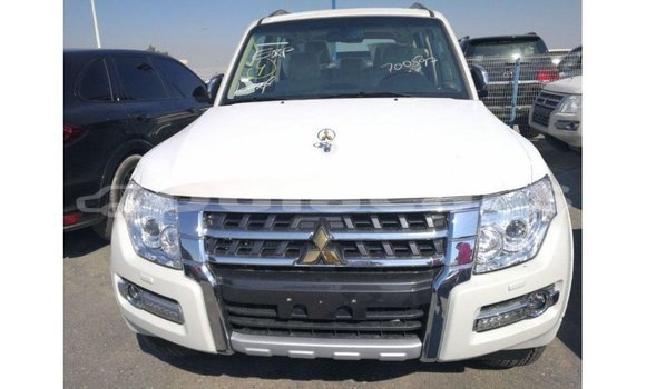 Acheter Import Voiture Mitsubishi Pajero Blanc à Import - Dubai, Central Acheter Import Voiture Mitsubishi Pajero Blanc à Import - Dubai, Central
