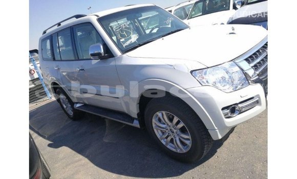 Acheter Import Voiture Mitsubishi Pajero Blanc à Import - Dubai, Central Acheter Import Voiture Mitsubishi Pajero Blanc à Import - Dubai, Central