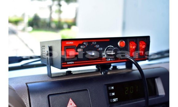 Acheter Import Voiture Toyota Land Cruiser Blanc à Import - Dubai, Central Acheter Import Voiture Toyota Land Cruiser Blanc à Import - Dubai, Central