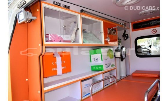 Acheter Import Voiture Toyota Land Cruiser Blanc à Import - Dubai, Central Acheter Import Voiture Toyota Land Cruiser Blanc à Import - Dubai, Central