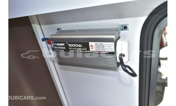 Acheter Import Voiture Toyota Land Cruiser Blanc à Import - Dubai, Central Acheter Import Voiture Toyota Land Cruiser Blanc à Import - Dubai, Central