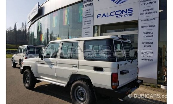 Buy Import Toyota Land Cruiser White Car in Import - Dubai in Central Buy Import Toyota Land Cruiser White Car in Import - Dubai in Central
