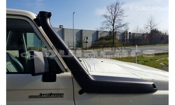 Buy Import Toyota Land Cruiser White Car in Import - Dubai in Central Buy Import Toyota Land Cruiser White Car in Import - Dubai in Central