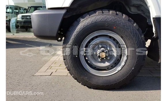 Buy Import Toyota Land Cruiser White Car in Import - Dubai in Central Buy Import Toyota Land Cruiser White Car in Import - Dubai in Central