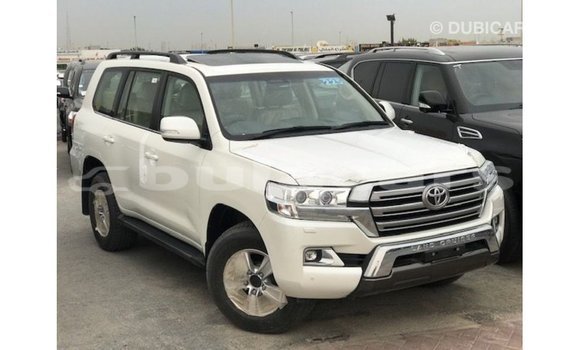 Acheter Import Voiture Toyota Land Cruiser Blanc à Import - Dubai, Central Acheter Import Voiture Toyota Land Cruiser Blanc à Import - Dubai, Central