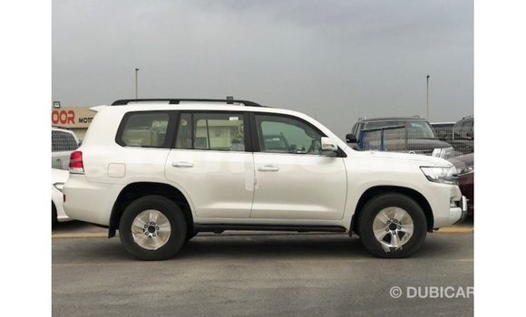 Acheter Import Voiture Toyota Land Cruiser Blanc à Import - Dubai, Central Acheter Import Voiture Toyota Land Cruiser Blanc à Import - Dubai, Central