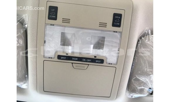 Acheter Import Voiture Toyota Land Cruiser Blanc à Import - Dubai, Central Acheter Import Voiture Toyota Land Cruiser Blanc à Import - Dubai, Central