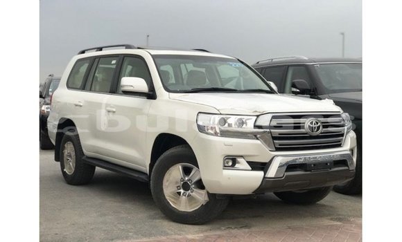 Buy Import Toyota Land Cruiser White Car in Import - Dubai in Central Buy Import Toyota Land Cruiser White Car in Import - Dubai in Central