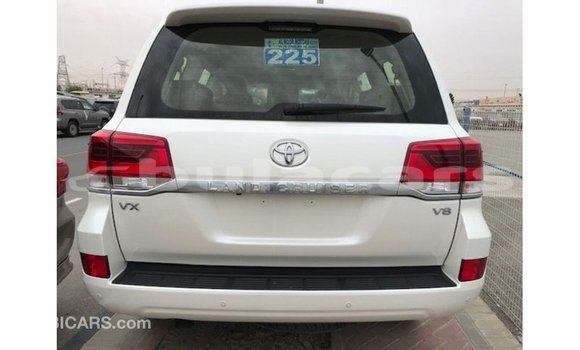 Buy Import Toyota Land Cruiser White Car in Import - Dubai in Central Buy Import Toyota Land Cruiser White Car in Import - Dubai in Central